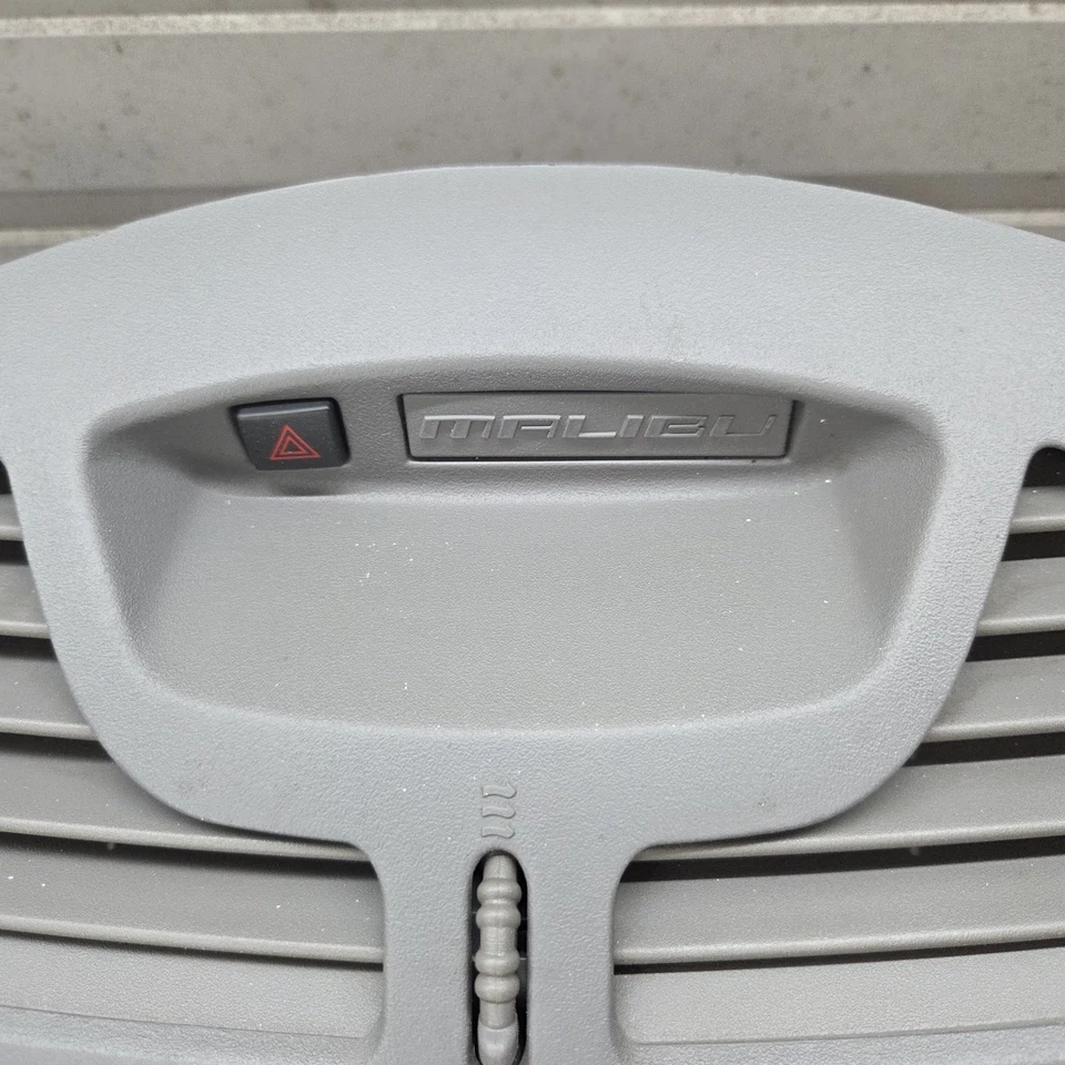 Chevrolet Malibu 2004-2007 centro de tablero radio bisel climatizador ventilaciones de aire moldura gris Foto 4 de 4