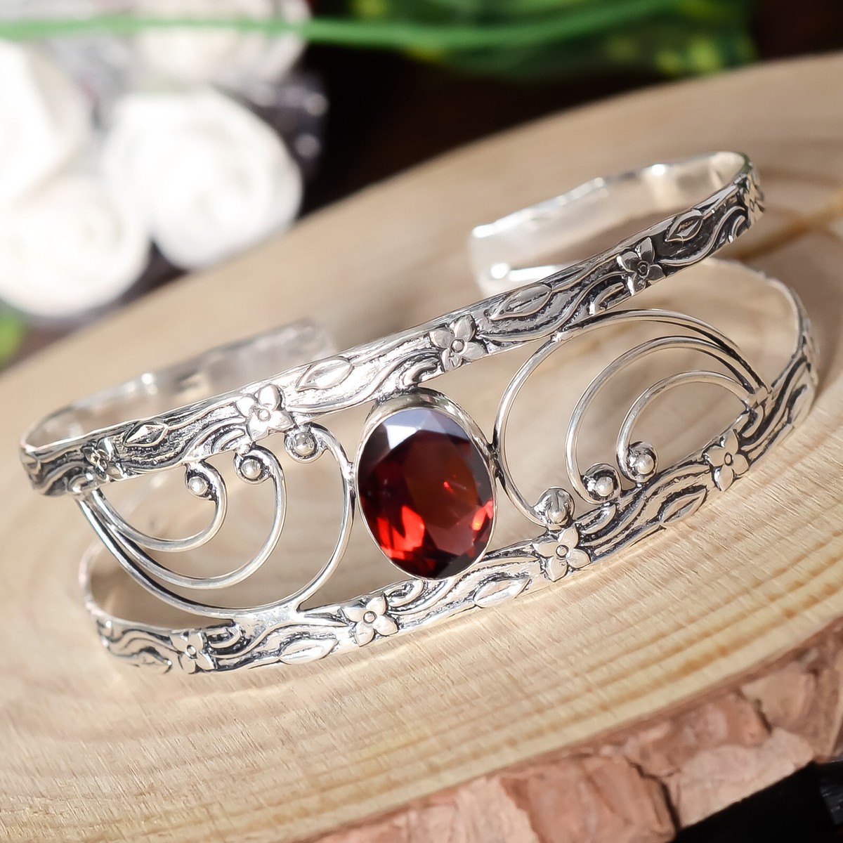 Faceted Garnet Oval Red Gemstone Bracelet 925 Sterling Faceted Garnet Oval Red Gemstone Bracelet 925 Sterling