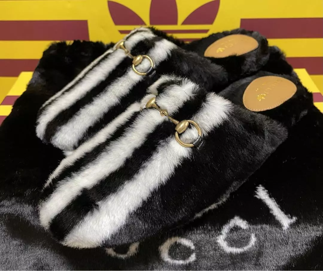 Pantoufles Gucci x Adidas fourrure horsebit IT 38 25 cm neuves dans leur boîte