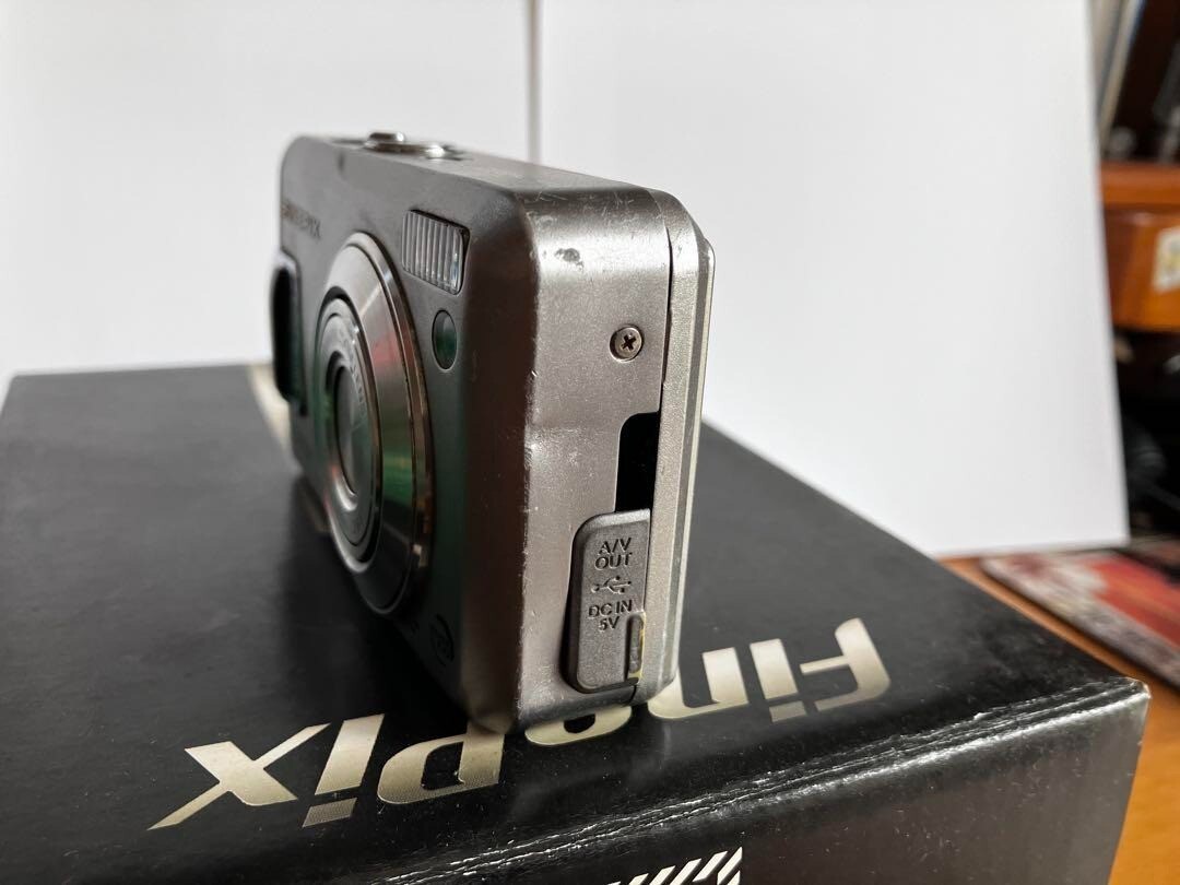 FUJIFILM FinePix F31fd Silver Compact Digital Camera 6.3MP