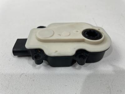 Fits 2013 - 2019 FORD ESCAPE Air Shutter Motor Actuator OEM 1 Tab Broken!