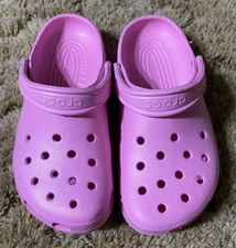 CROCS PINK UNISEX CLOGS MEN'S SIZE 6 WOMEN'S SIZE 8 SLIP ON