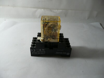 NEW GENUINE IDEC RY4S-ULC 24VDC RELAY WITH ALLEN-BRADLEY 700-HN 103 SER B BASE