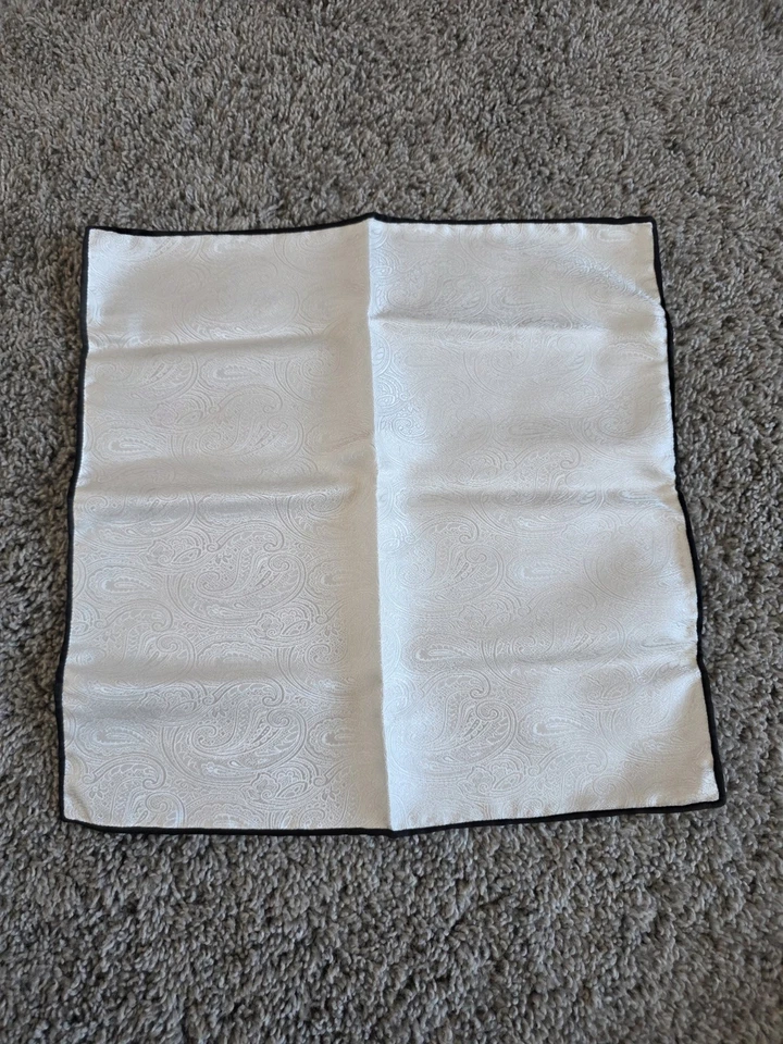 Nuevo ITALO FERRETTI Seda Para Hombre Cuello Corbata Bolsillo Cuadrado Conjunto PAISLEY Negro Blanco Nuevo en Caja Foto 4 de 4