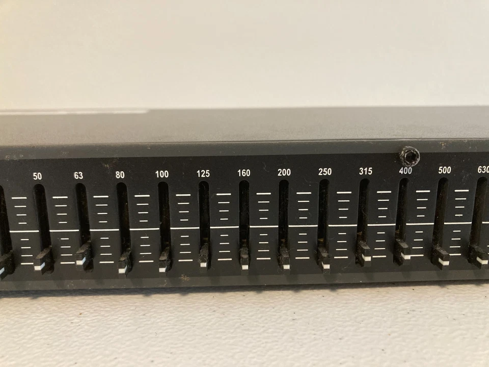 DBX 131 DBX131V 31-Band Graphic Equalizer - Image 3 of 4