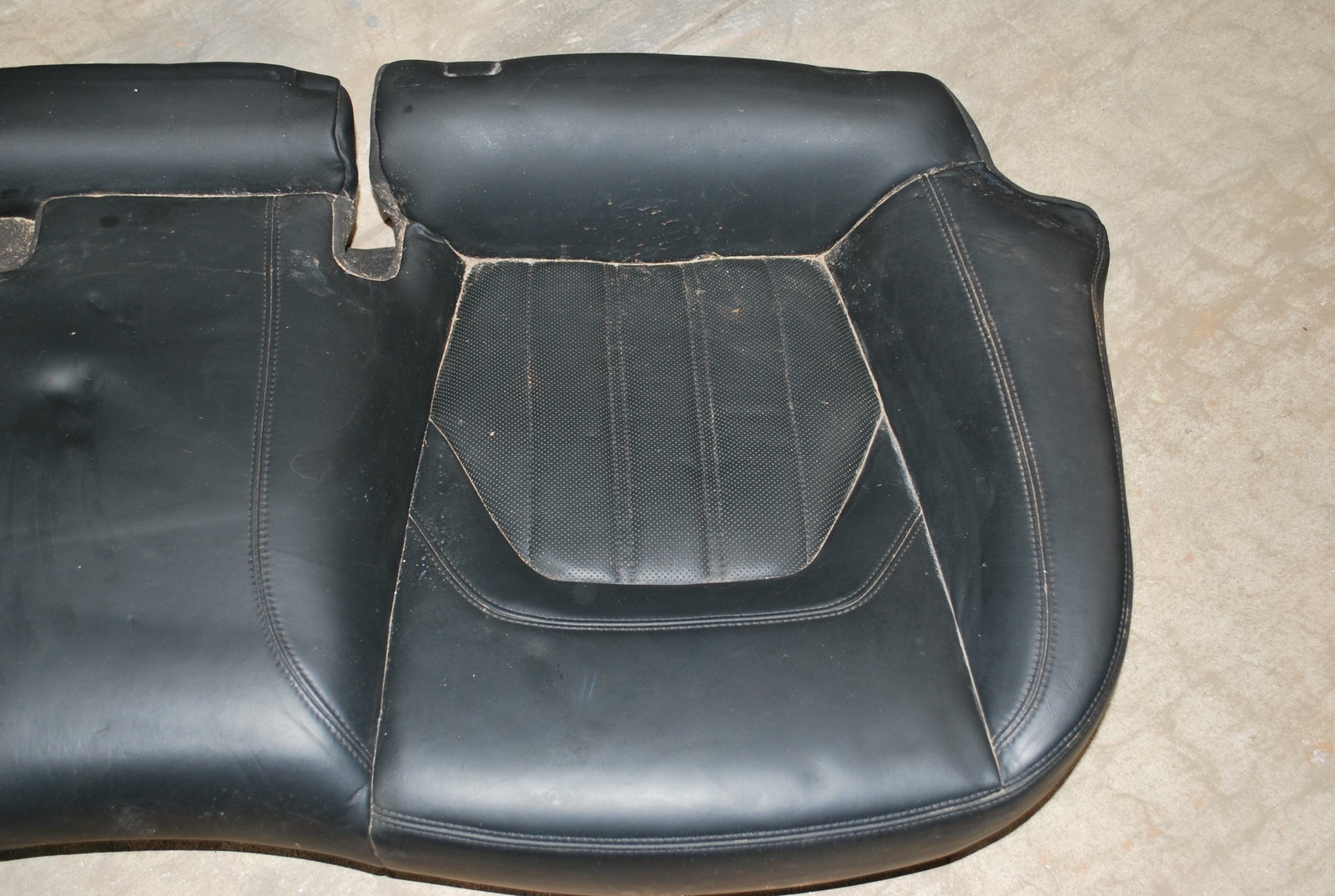 2013-2016 MASERATI QUATTROPORTE REAR SECOND ROW LOWER SEAT CUSHION BLACK OEM