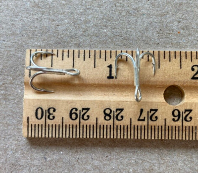 40 Eagle Claw 477M Size #8  2X strong Treble Hooks curved point seaguard