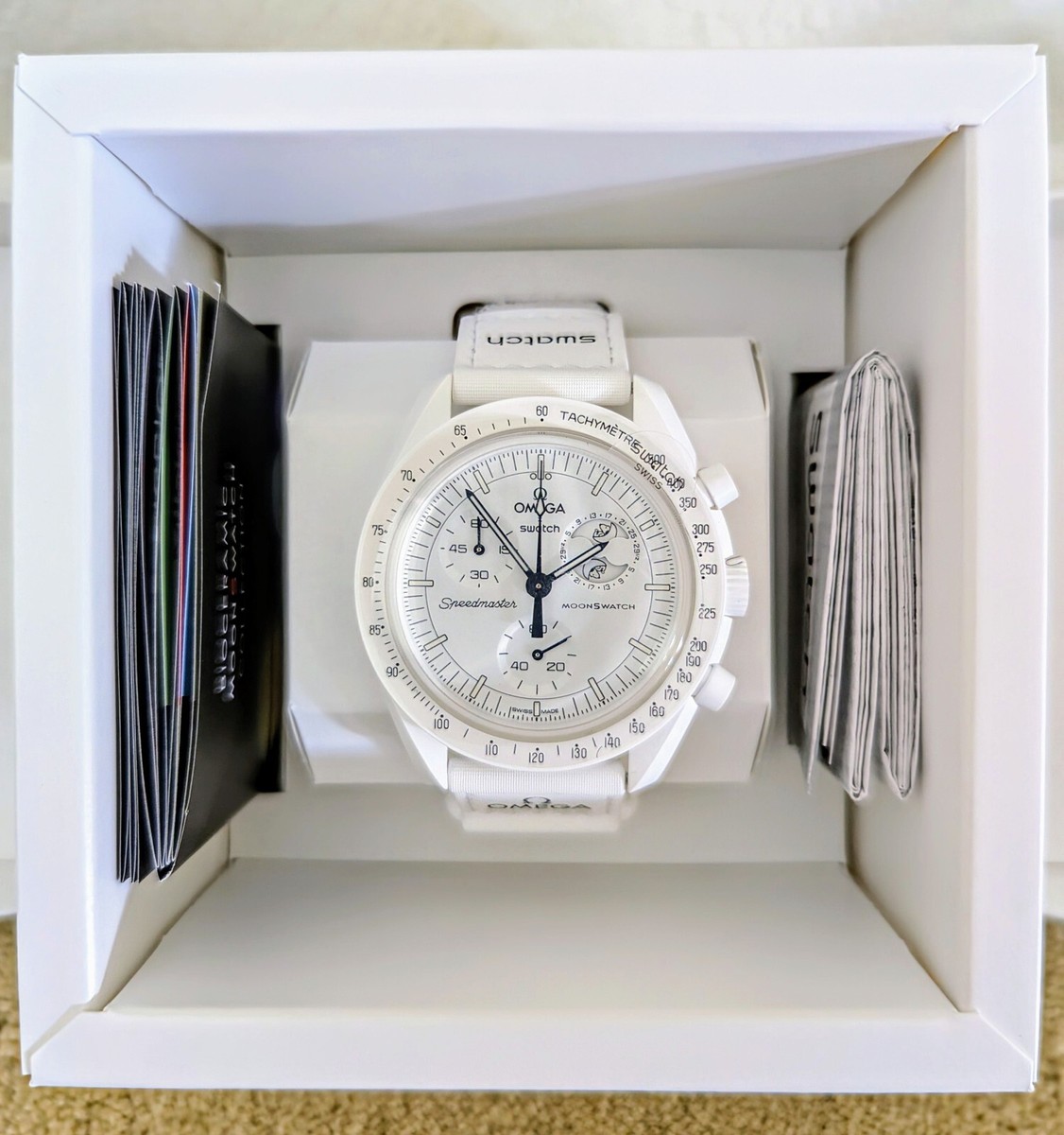 Omega x Swatch Snoopy Moonswatch Mission to Moonphase Full Omega x Swatch Snoopy Moonswatch Mission to Moonphase Full