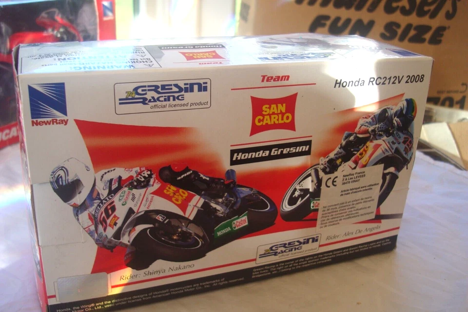 Alex De Angelis No.15, MOTO GP08, Honda RC212V, Team Gresini Racing, 1:12 Scale - Image 3 of 3