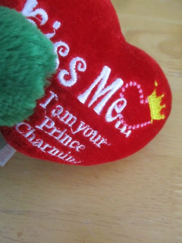 Peluche Dan Dee Green Frog Holding ""Bésame I""m Prince Charming"" San Valentín 7 - Imagen 2 de 6