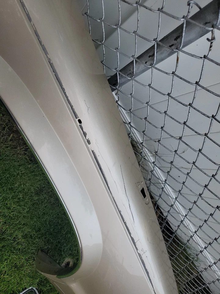 93 94 95 96 Cadillac Fleetwood Brougham Rh Guardabarros Recorte Rocker Clip 1993 1995 Tracción trasera Foto 4 de 4