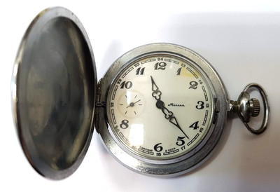 SOVIET RUSSIAN USSR VINTAGE POCKET WATCH MOLNIJA WORKING MECHANICAL RARITY