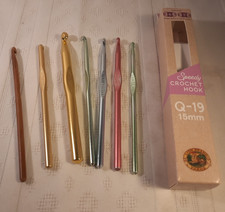 Vintage Mixed Lot of 8 Crochet Hooks Boyer, Bates,Q-19  unmarked