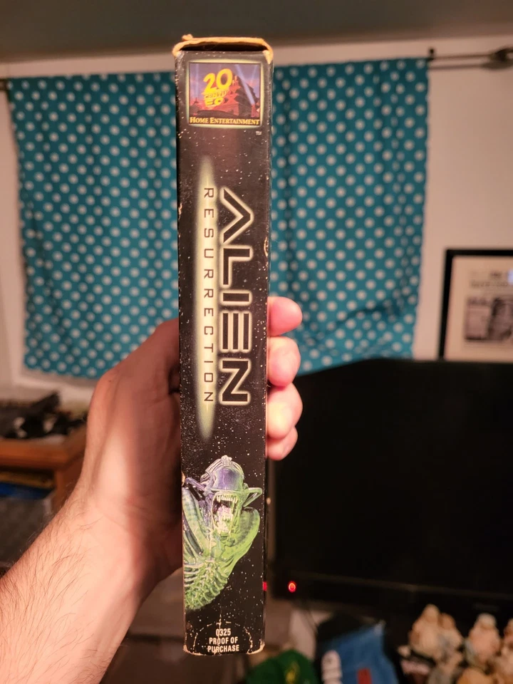 Alien Resurrection VHS (1998)  - Image 3 of 4