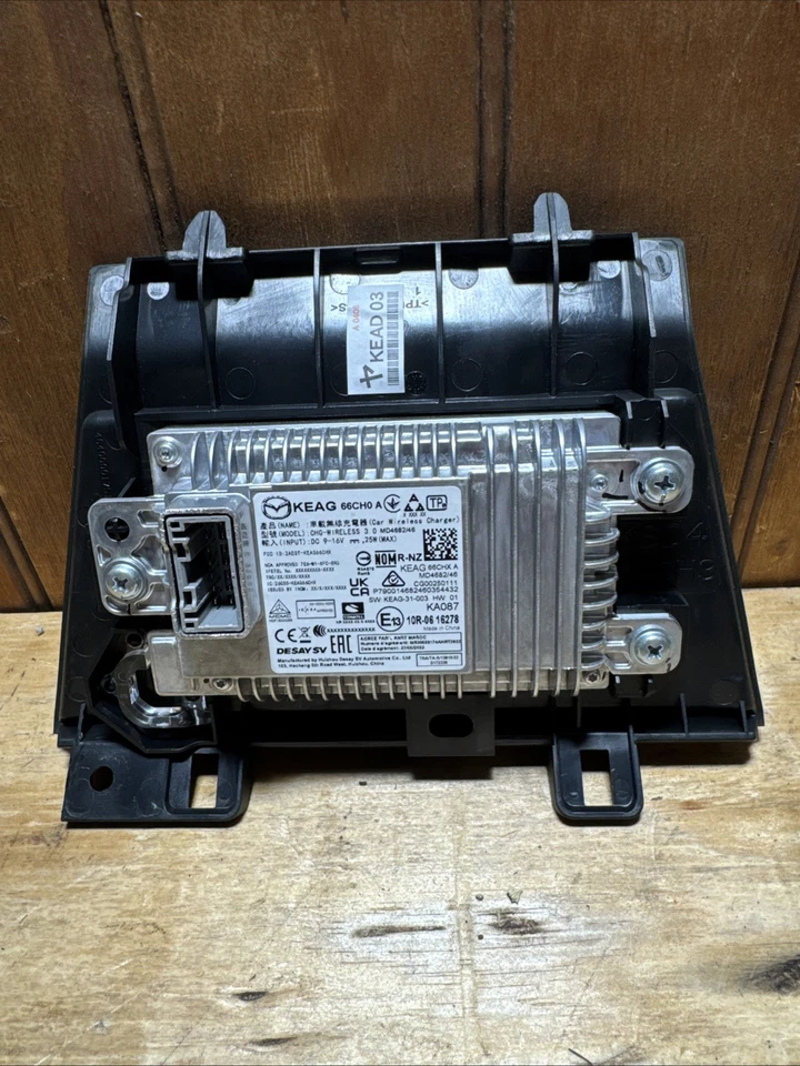 Mazda CX-5 2017-2025 consola central delantera módulo de plataforma de carga inalámbrica Foto 2 de 2