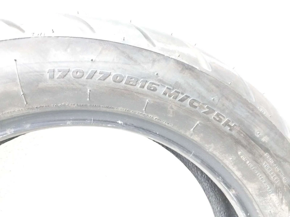 05 Kawasaki VN1600 Vulcan 1600 Classic Neumático Metzeler ME888 Marathon 170/70-16 Foto 3 de 4