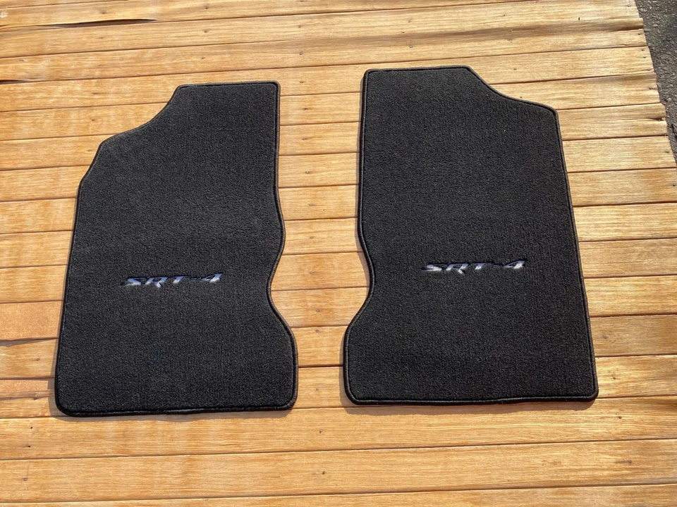 Alfombrillas delanteras personalizadas negras para Dodge Neon SRT-4 2000-05 Foto 3 de 4