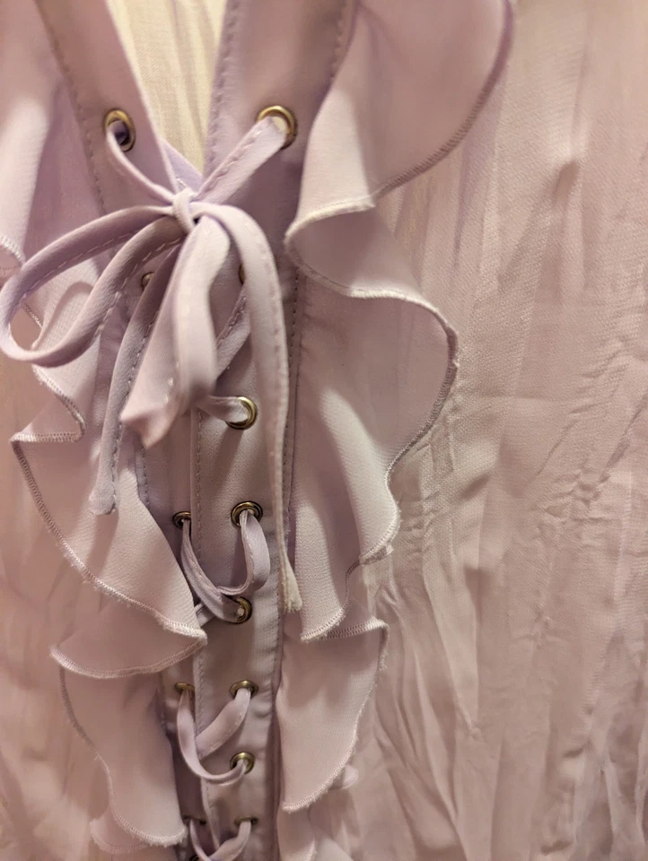 Floaty Lilac Blouse. Size 28. Ann Harvey. Beautiful Latticework Detail to Front - Image 3 of 4