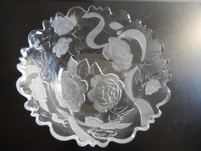 Mikasa Crystal Laura Rose Garden 11"  Serving Bowl Hard to Find