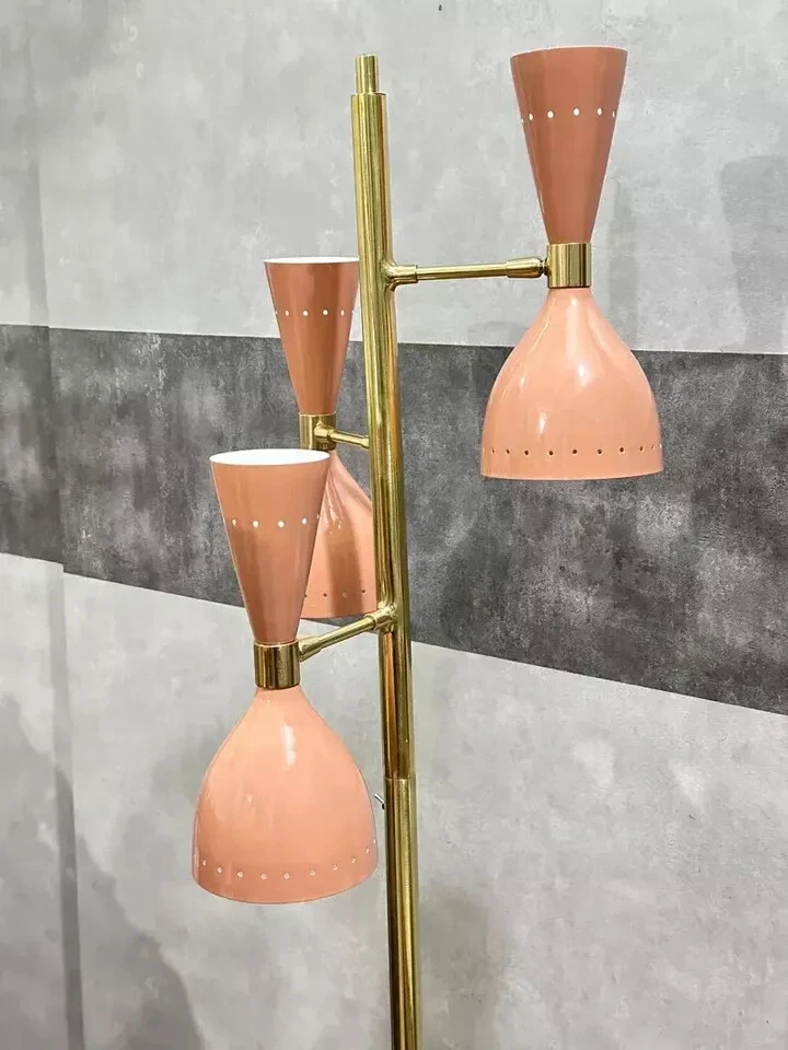 Hermosa Lámpara de Pie Artesanal Latón Moderna Italiana Mediados de Siglo Lámpara de Pie Foto 4 de 4