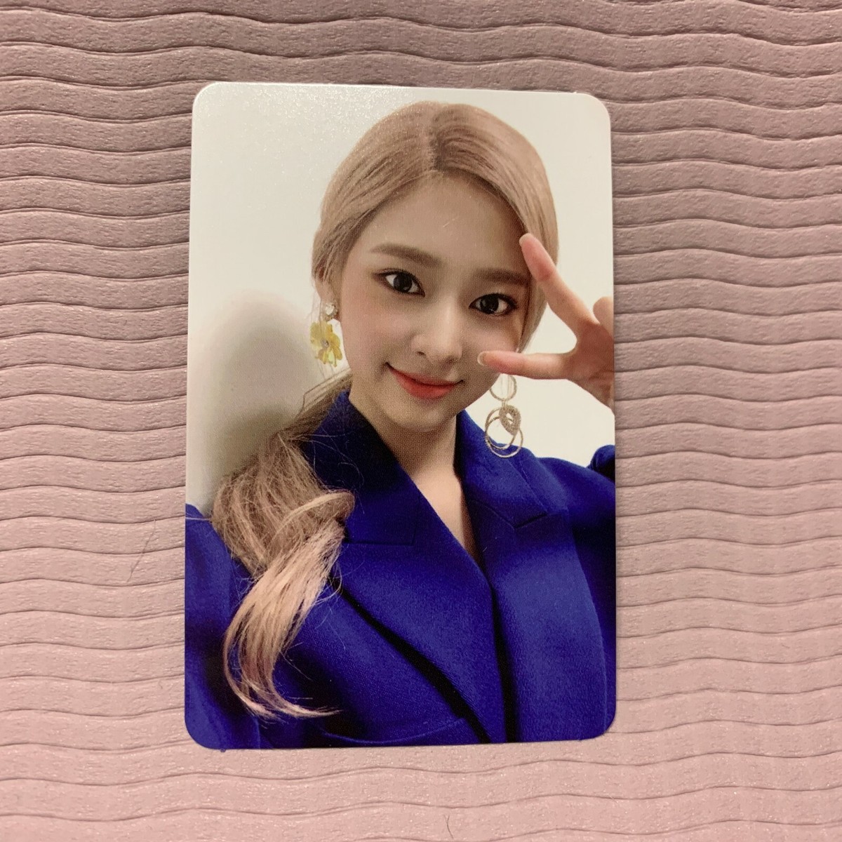 IZ*ONE KIM MINJU Official PHOTOCARD Only 1st Album BLOOM*IZ