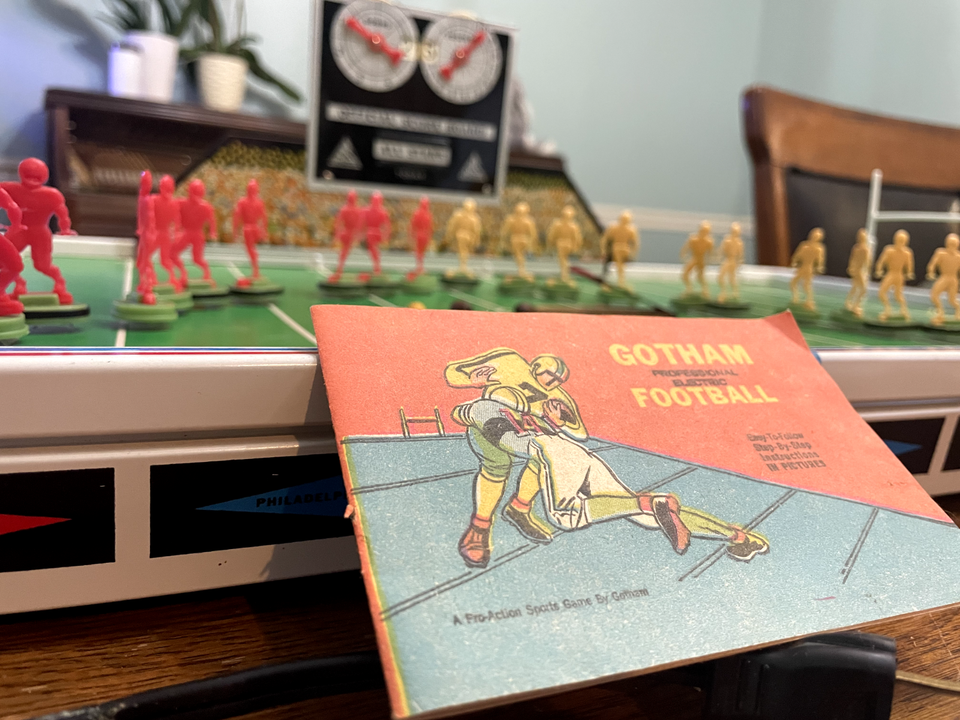 VINTAGE BOXED GOTHAM ALL STAR ELECTRIC FOOTBALL GAME VIBRATING ACTION