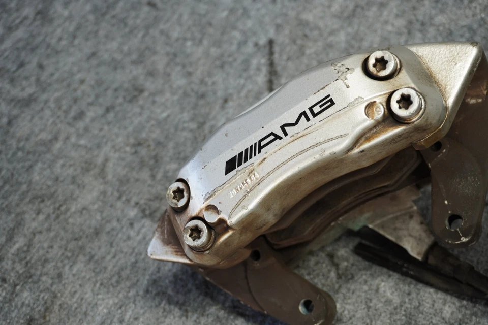 Juego de pinzas de freno delanteras izquierda y derecha Amg Brembo OEM MERCEDES W209 C55 CLK55 Foto 3 de 4