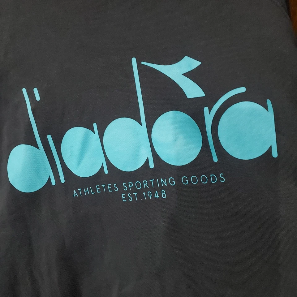 Moletom Diadora Athletes Sporting Goods Company gola redonda logotipo azul GG - Imagem 2 de 4