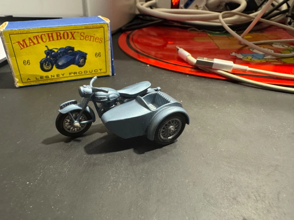 MATCHBOX LESNEY 1-75 N 4 TRIUMPH MOTORCICLE W/SIDECAR IN ORIGINAL BOX - Immagine 2 di 4