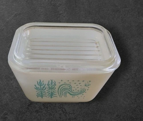 Pyrex 501-B 1-1/2 Cup Amish Butterprint Refrigerator Dish Turquoise With Lid
