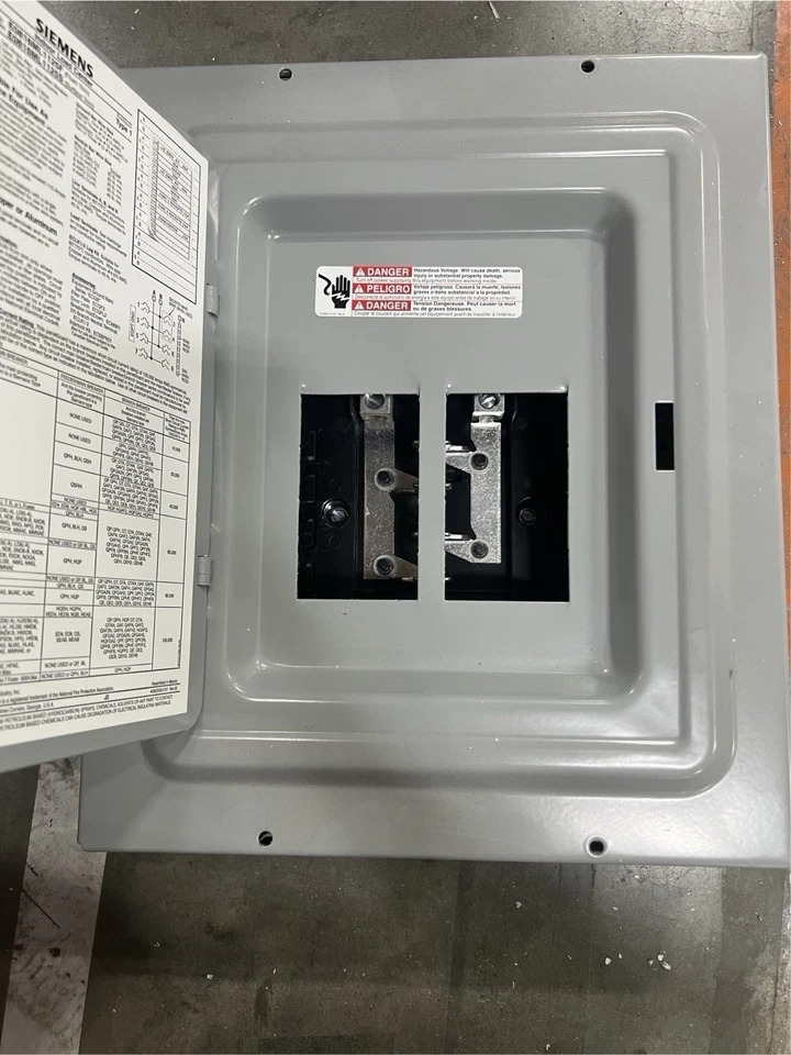 Centro de carga de montaje en superficie Siemens E0816ML1125SGP 125A NUEVO PERO agujeros mal perforados Foto 2 de 3