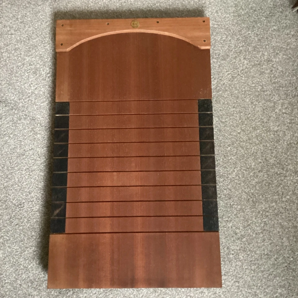 VINTAGE K & C SHOVE HA'PENNY BOARD BOXED WITH 10 HALFPENNIES - Image 2 of 4