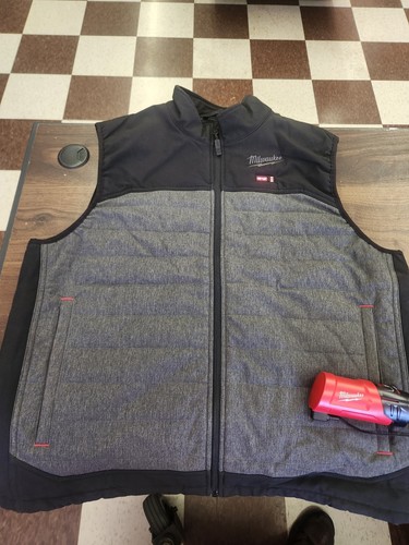 Men's Large M12 12-Volt Lithium-Ion Cordless Axis Gray Heated Quilted Vest Kit - Picture 2 of 4