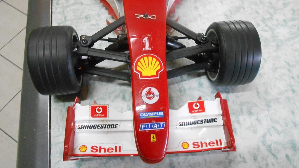 Automodello a scoppio RC Ferrari F1 F2004 RC 1/8 DeAgostini auto - Immagine 2 di 4