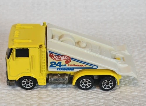 Vintage 1986 Hot Wheels Yellow Auto Wrecker Rig Ramp Truck RARE Great Condition