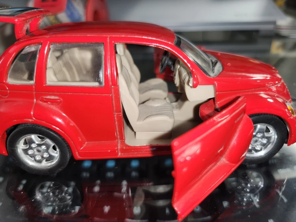 VTG 2000 Saico 1:34 Scale PT Cruiser Diecast Car Red DP5019 - Image 3 of 4