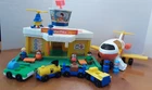 #2502 AIRPORT COMPLETE VINTAGE FISHER PRICE LITTLE PEOPLE (GREAT CONDITION)