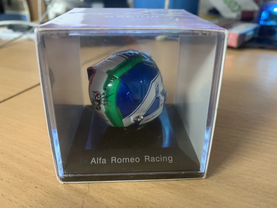 1/8 SPARK-MODEL - BELL HELMET - GIOVINAZZI 2019 Season Alfa Romeo Racing Team - Immagine 2 di 4
