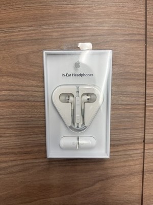 Apple In-Ear Headphones ME186LL/A with Remote and Microphone SEALED BRAND NEW