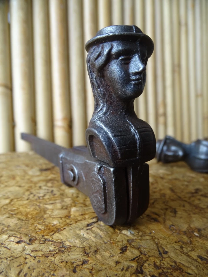 Tête de bergère en fonte arrêt de volet design style breton Bretagne ?voir photo - Photo 3/4