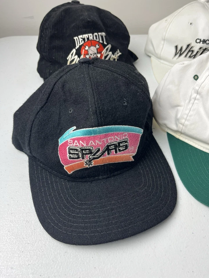 Lote De 6 Sombreros SnapBack De Colección Años 90 con Defectos Spurs Medias Blancas Especialidades Deportivas Foto 2 de 4