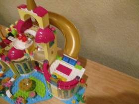 LEGO Disney: Ariel's Undersea Palace (41063) MISSING A FEW PARTS SEE DESCRIPTION