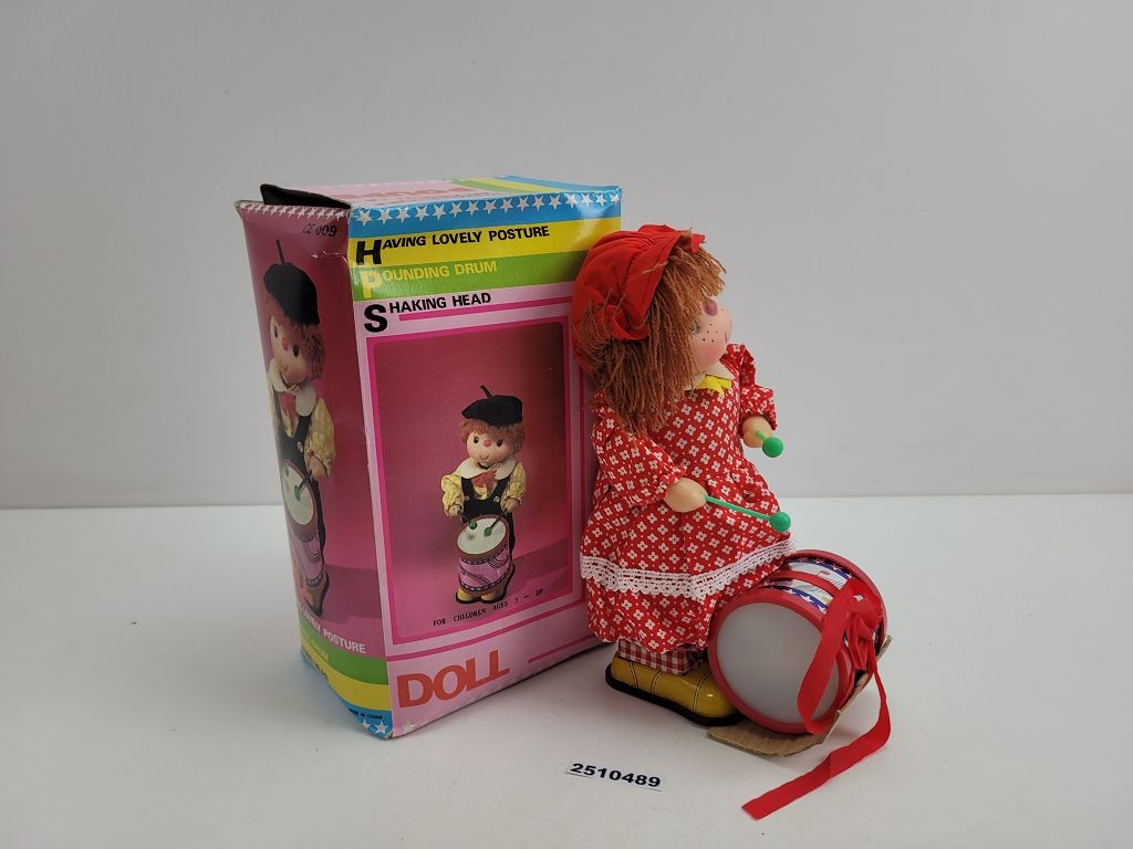Puppe Doll Poupee POUNDING DRUM SHAKING HEAD mehrfarbig OVP Vintage Alt #2510489
