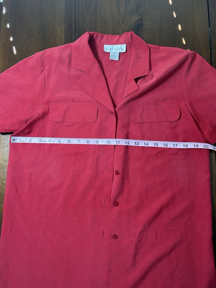 Camisa Chaus Mujer 100% Seda Talla 8 Roja Manga Corta Botón Frontal Blusa Calce Cuadrado Foto 3 de 4