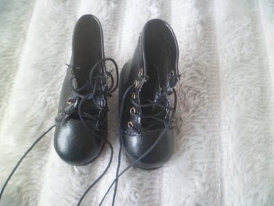 SELTENE VINTAGE PUPPEN SCHWARZE STIEFELETTEN FÜR DIE GROSSE PUPPE SEHR GUTER ZUSTAND