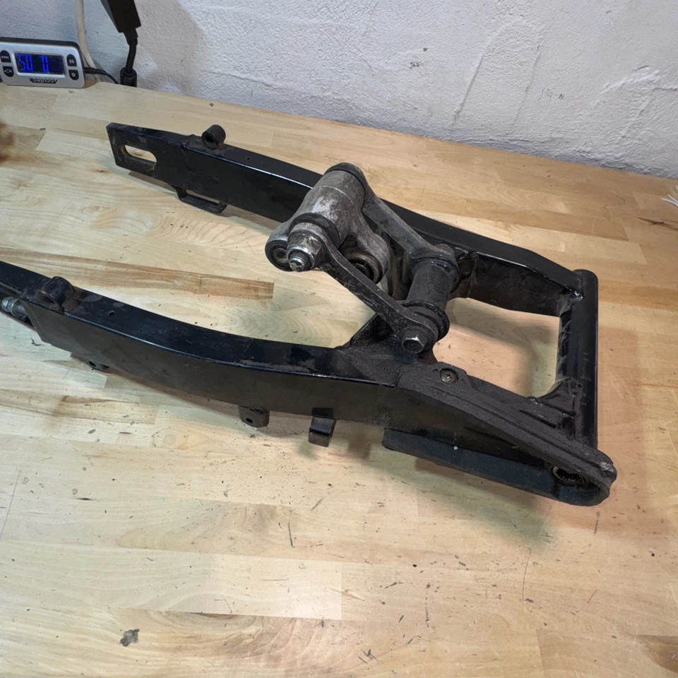 Hyosung GT650 2013 basculante trasero suspensión trasera brazo oscilante GT 650 13 abolladuras Foto 4 de 4