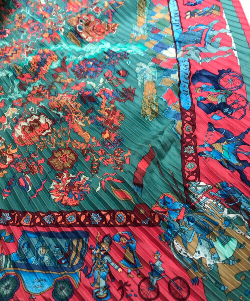 【カラーがポイントに】HERMES Square 90 Hommage au carre HERMES Carre 90 Pleated Fantaisies indiennes Silk Scarf
