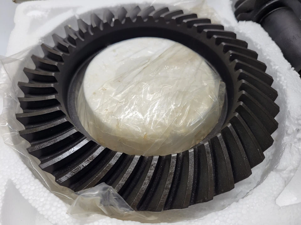 Yukon Gear & Axle Ring and Pinion Sets YG GM7.5-411 - Image 2 of 4