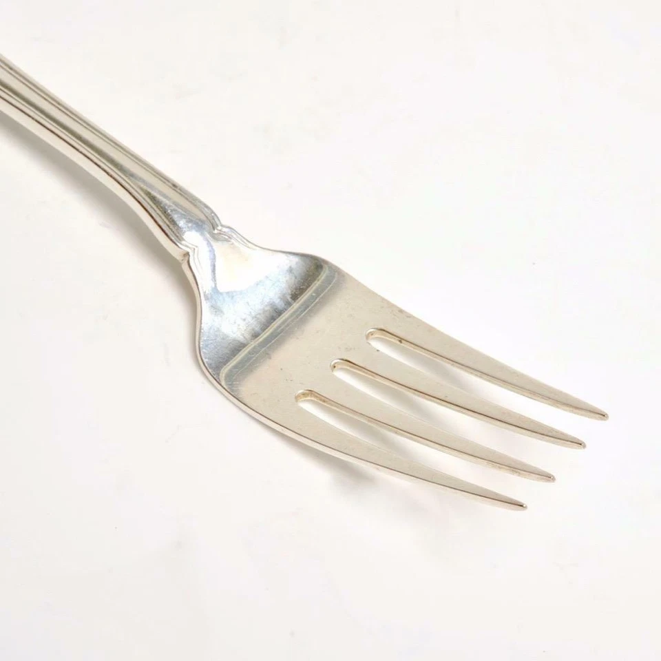 Tenedor para servir carne Tiffany and Co Winthrop de plata esterlina maciza 1909 antiguo Foto 4 de 4