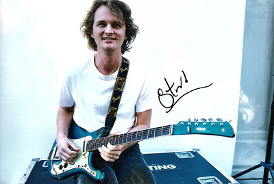 Stu Mackenzie ''King Gizzard & The Lizard Wizard'' Autogramm signed 20x30 cm Bild